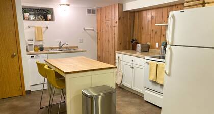 Apartment close to downtown Rochester, walking distance to Mayo!