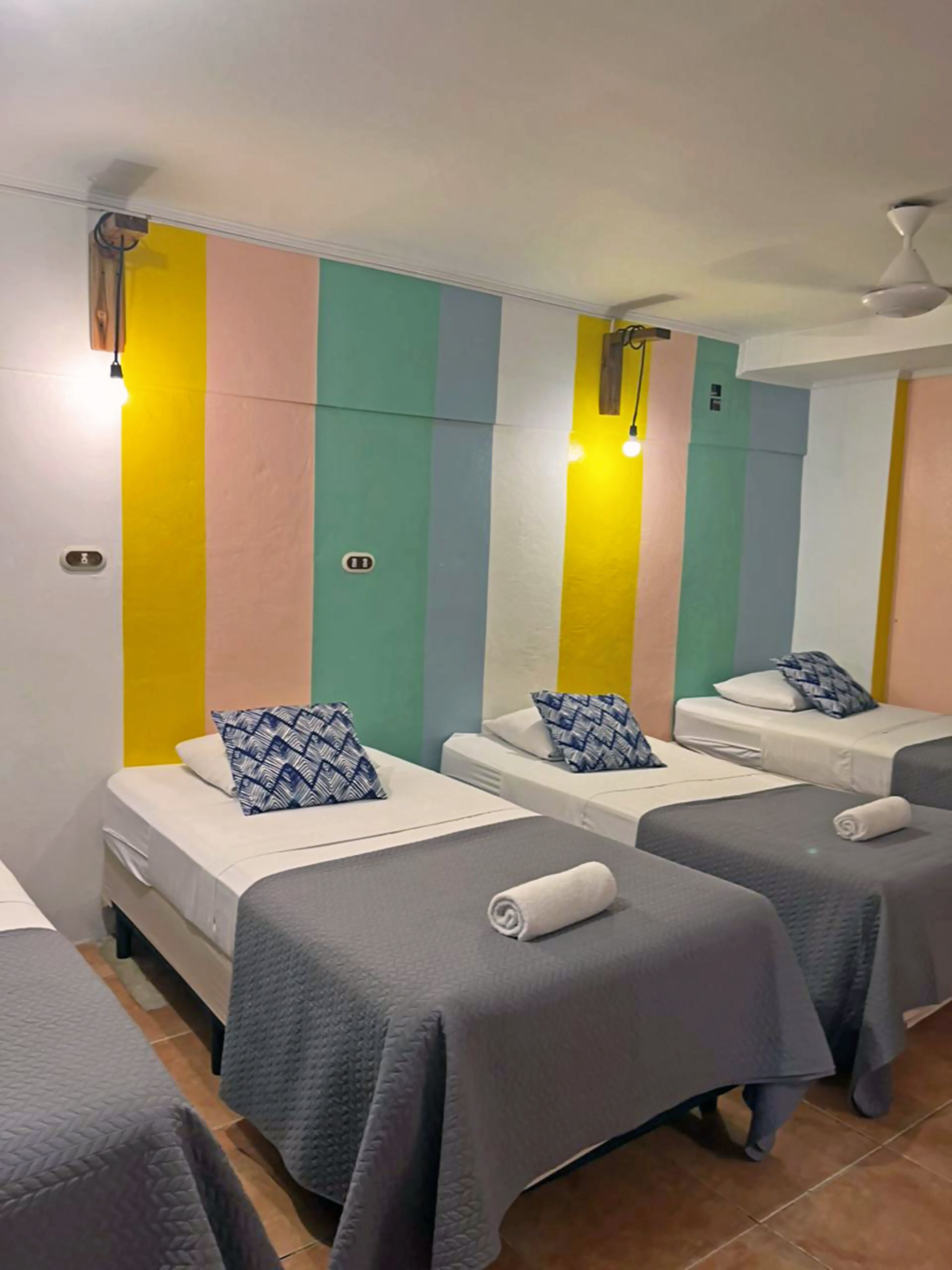 Quarto família | Cofres nos quartos, individualmente decorados