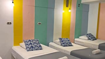 Quarto família | Cofres nos quartos, individualmente decorados