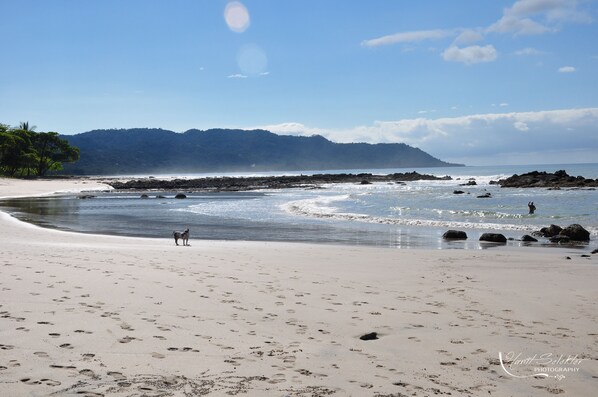 Perto da praia, areia branca 