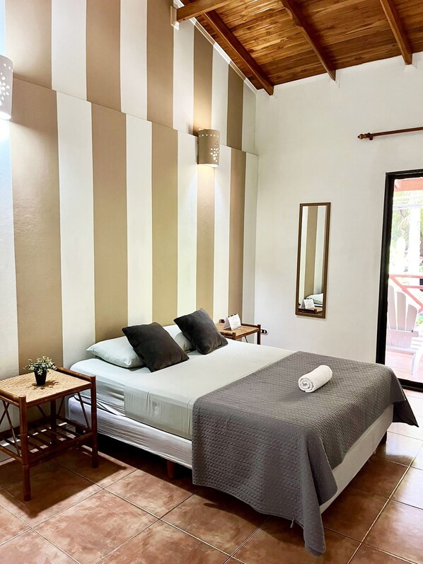 Comfort Double Room | In-room safe, individually decorated, individually furnished - Point Break Santa Teresa (Cóbano)
