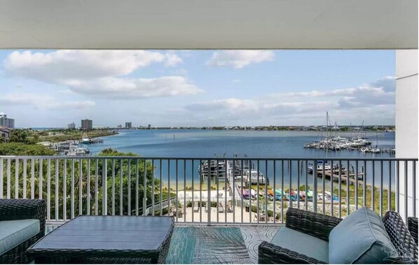 Property grounds - End Unit - South Harbour - Bay views- South Harbour 4A (Pensacola Beach)