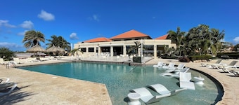 End Unit Townhouse in Gold Coast, Sleeps 6 Perfect for a family stay!