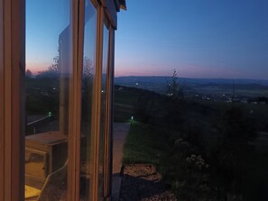 Cottage | Terrace/patio - The Herdsman Luxury Shepherds Hut (Barnoldswick)