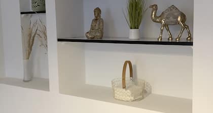Free WiFi Netflix; newly furnished; Contactless: Early Check In / Late Check Out!