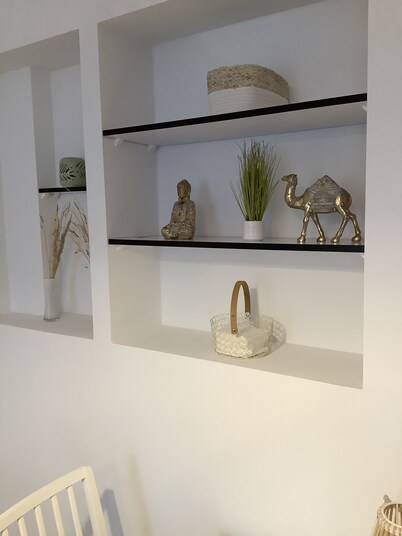 Free WiFi Netflix; newly furnished; Contactless: Early Check In / Late Check Out!