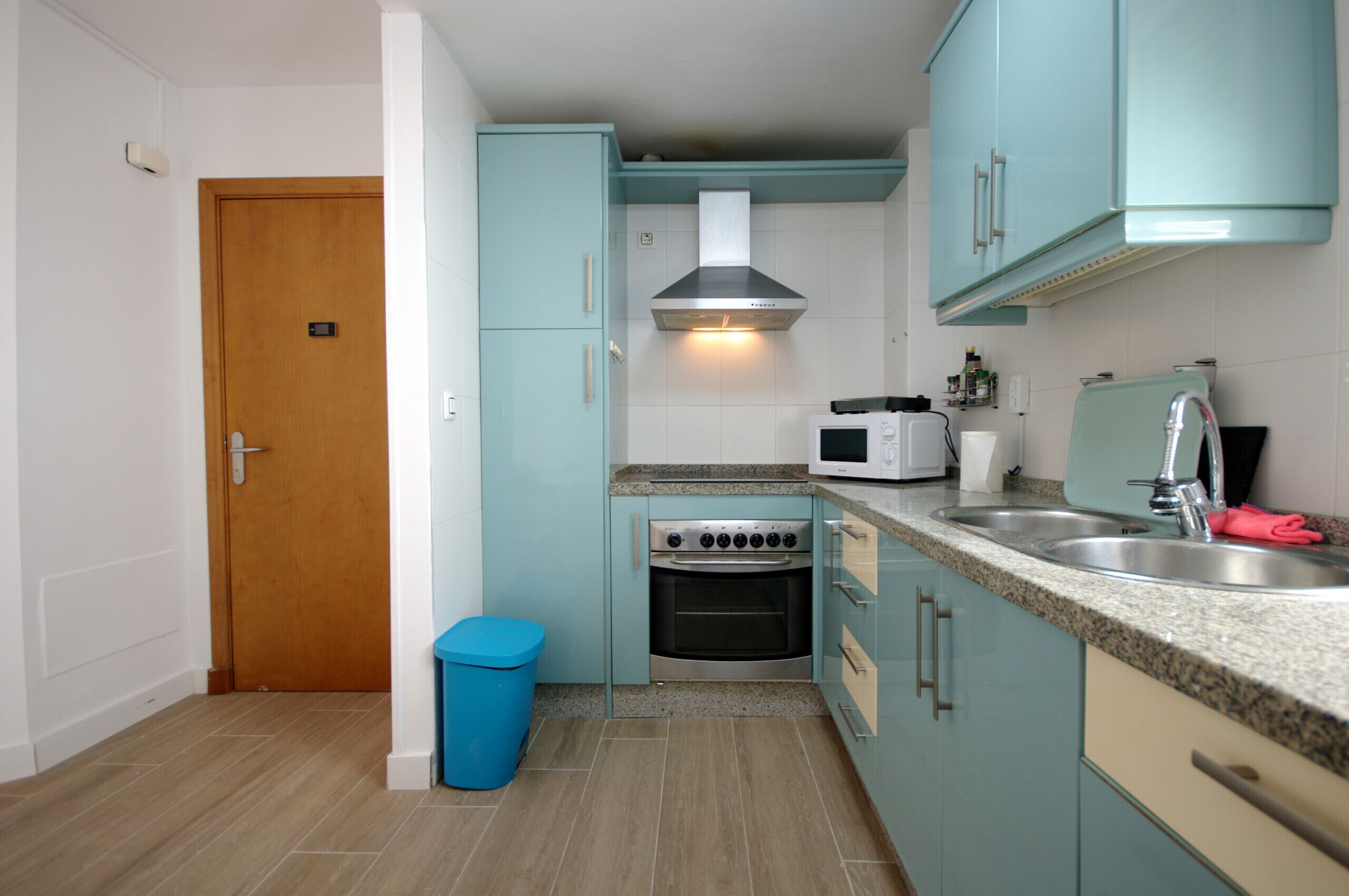 Fridge, microwave, oven, coffee/tea maker