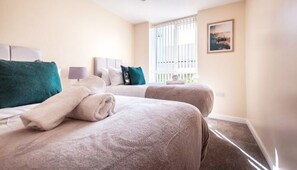 2 Schlafzimmer, Schreibtisch, Bügeleisen/Bügelbrett, WLAN
