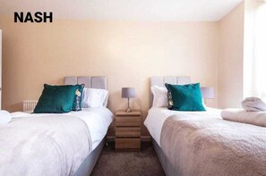2 Schlafzimmer, Schreibtisch, Bügeleisen/Bügelbrett, WLAN