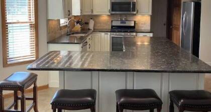 Clean newly updated 4 bedroom in quiet Granger