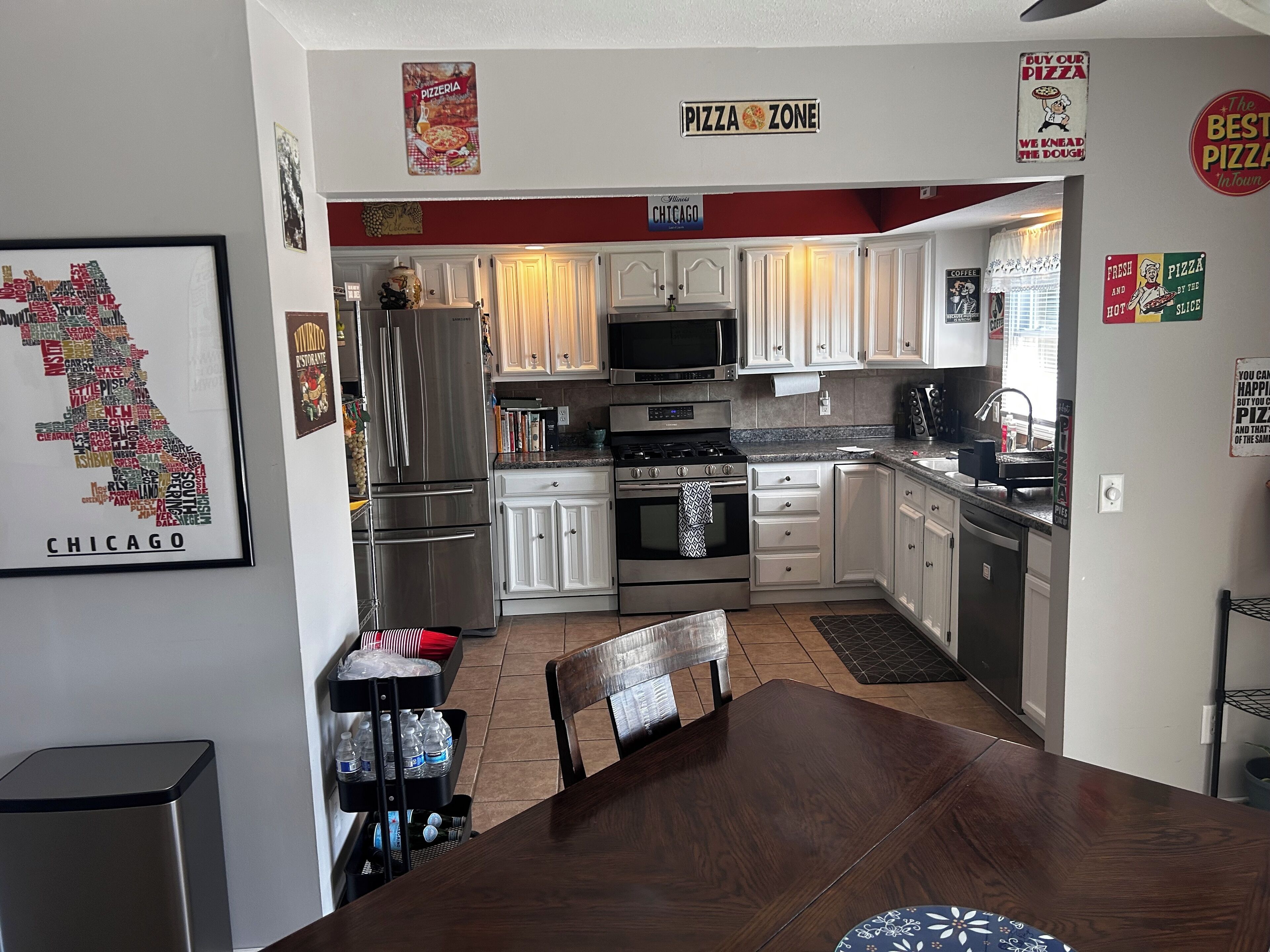 Kjøleskap, mikrobølgeovn, ovn og kokeplater