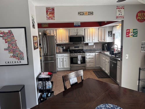 Beautiful & peaceful family residence near Notre Dame in the River Commons Area!