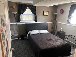 5 bedrooms, desk, iron/ironing board, free WiFi