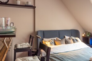 1 bedroom, free WiFi, bed sheets