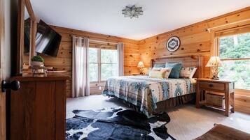 5 bedrooms, desk, iron/ironing board, travel cot