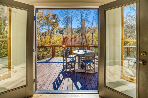 Outdoor dining - Pet-Friendly Blue Ridge Cabin on 9 Acres! Views, Theater, Game Room, Trails! (Blue Ridge)