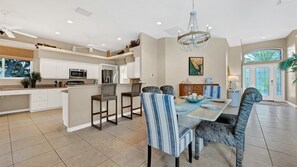 Dining - New Listing! Charlotte Harbor Area Resort, 120mi to Disney & 134mi to Universal - GRH515667 (Rotonda West)