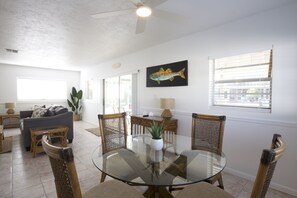 Interior - Lisa's Hideout - 3/2 Vaca Cut Canal - 75' Dock - Ground Level (Marathon,)