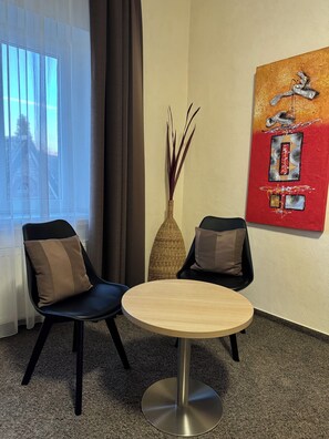 Comfort Double Room | Desk, free WiFi, bed sheets - Hotel Biedermeier (Dortmund)