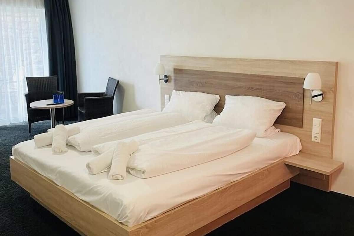 Premium tweepersoonskamer | Een bureau, gratis wifi, beddengoed