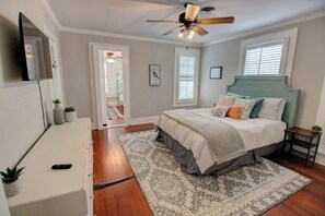 4 bedrooms, iron/ironing board, WiFi, bed sheets