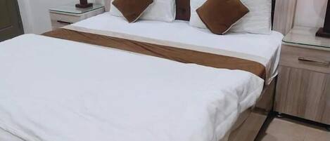 Deluxe Double Room | Soundproofing, iron/ironing board, free WiFi