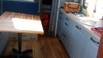 Frigorifero, macchina per tè/caffè, pentole/stoviglie/utensili