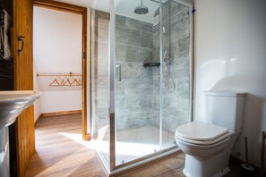 Cottage, Multiple Beds | Bathroom - Luxury Cottage With hot tub in the Forest of Dean (Lydney)