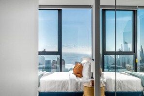 2 Schlafzimmer, hochwertige Bettwaren, Schreibtisch