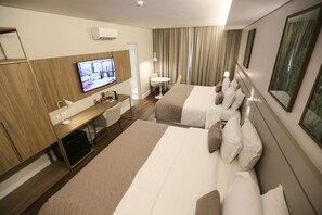 Habitación Premium con 1 cama doble o 2 individuales | Colchones con acolchado adicional, caja fuerte, cortinas opacas