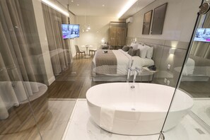 ラグジュアリー ダブルルーム | ピロートップベッド、セーフティボックス (室内)、遮光カーテン、防音設備