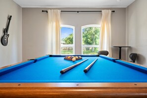 Game room - Hidden 💎 GEM with Pool Table (Jacksonville)