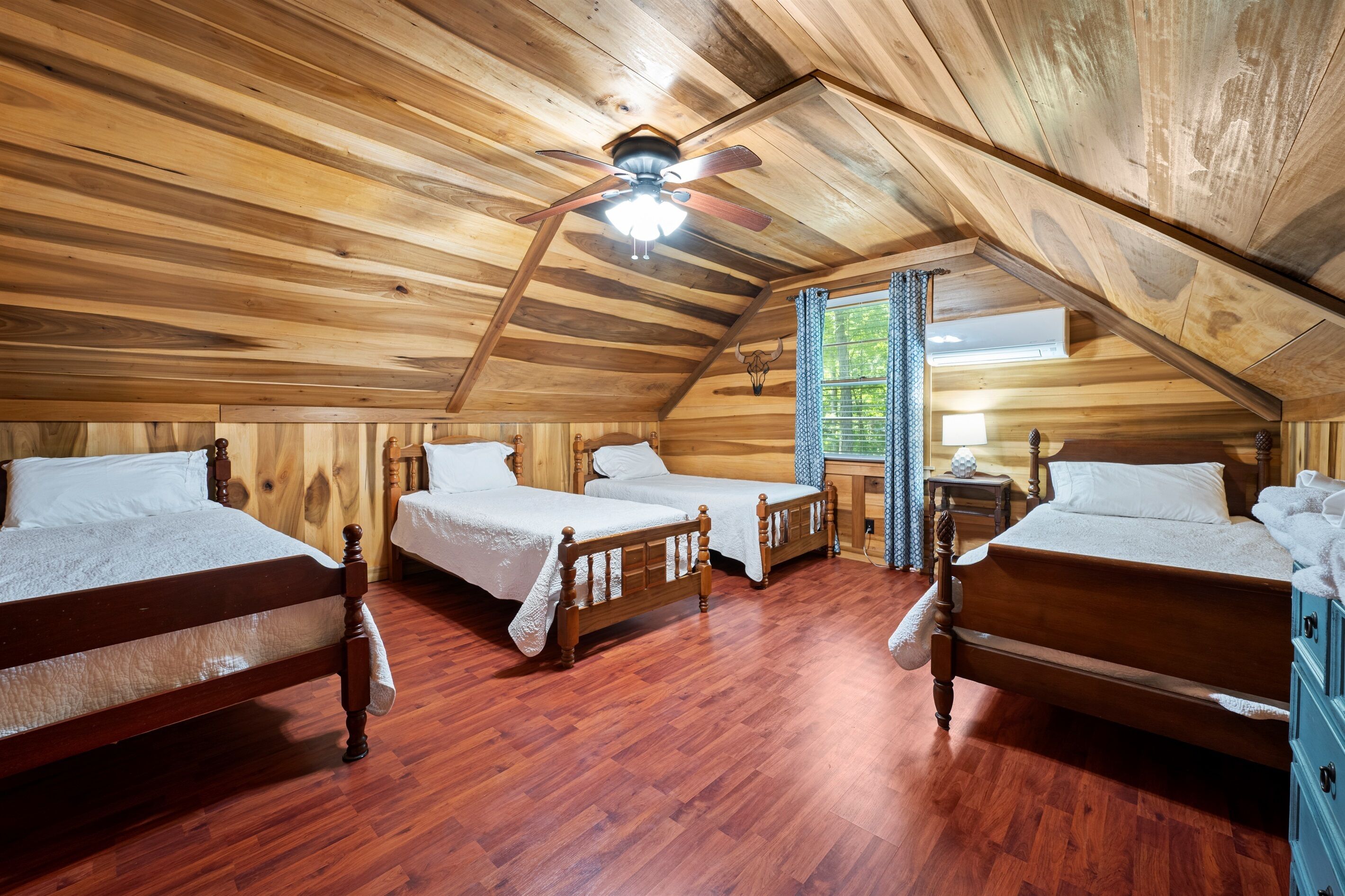 5 bedrooms, iron/ironing board, free WiFi, bed sheets