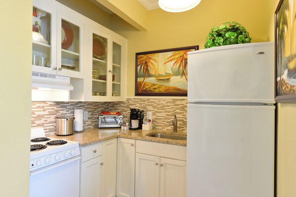 Coffee/tea maker - DELUXE STUDIO KING AT OLD COLORADO INN (Stuart)