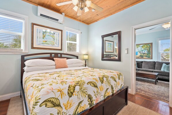 1 bedroom, Egyptian cotton sheets, iron/ironing board, WiFi - LUXURY SUITE KING AT OLD COLORADO INN (Stuart)