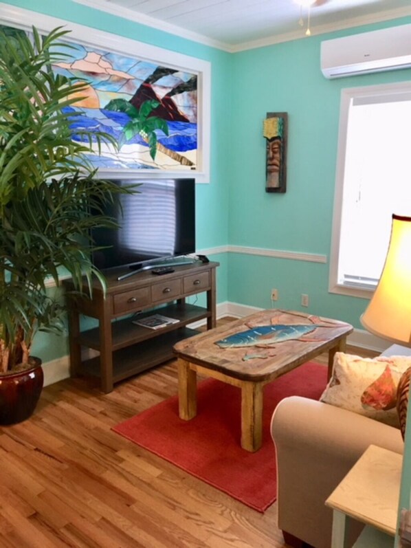 TV - ALOHA  SUITE AT OLD COLORADO INN (Stuart)