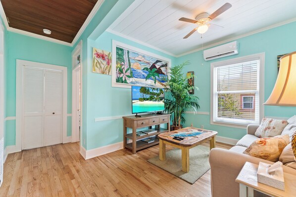 TV - ALOHA  SUITE AT OLD COLORADO INN (Stuart)