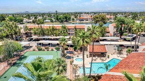 Unclassified image, 3 of 47, button - Lakefront Family, 3 Bedroom, 2 Bath, Private Patio, Heated Pool, Jacuzzi  (Phoenix)