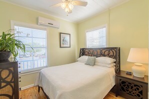 1 bedroom, Egyptian cotton sheets, iron/ironing board, WiFi - THE BERMUDA SUITE  AT OLD COLORADO INN (Stuart)