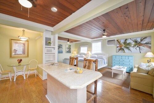 THE KEY WEST SUITE AT OLD COLORADO INN