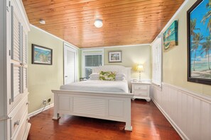 2 bedrooms, Egyptian cotton sheets, iron/ironing board, WiFi