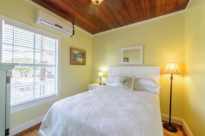 2 bedrooms, iron/ironing board, WiFi, bed sheets - FLAGLER SUITE AT OLD COLORADO INN (Stuart)