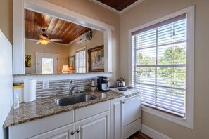 Wasserkocher mit Kaffee-/Teezubehör