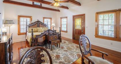 GRAND SUITE AT OLD COLORADO INN