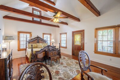 GRAND SUITE AT OLD COLORADO INN