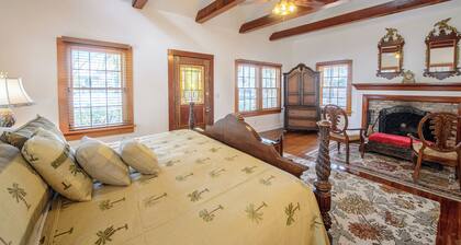 GRAND SUITE AT OLD COLORADO INN