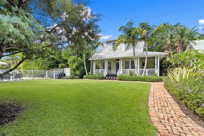Exterior - ENCHANTED COTTAGE AT OLD COLORADO INN (Stuart)