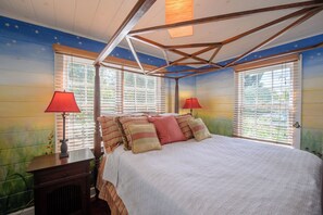 3 bedrooms, iron/ironing board, WiFi, bed sheets - THE ERNEST LYONS HOUSE AT OLD COLORADO INN (Stuart)
