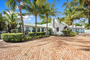 Property grounds - THE ERNEST LYONS HOUSE AT OLD COLORADO INN (Stuart)