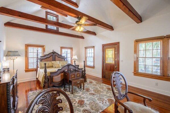 3 bedrooms, iron/ironing board, WiFi, bed sheets - THE ERNEST LYONS HOUSE AT OLD COLORADO INN (Stuart)